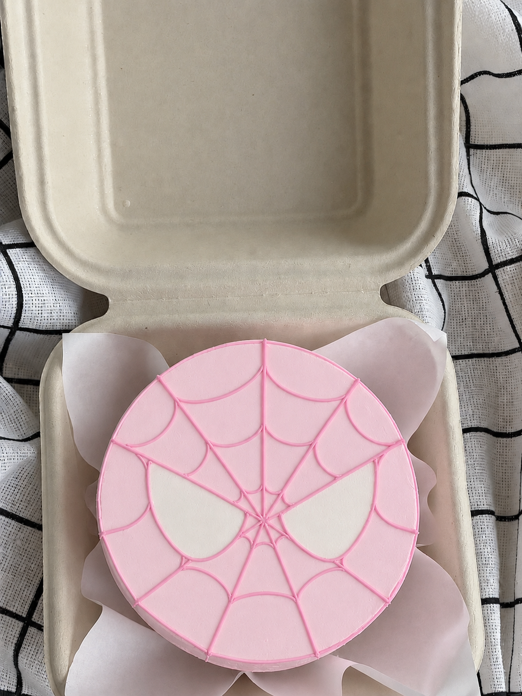Bento cake Spider-Gwen